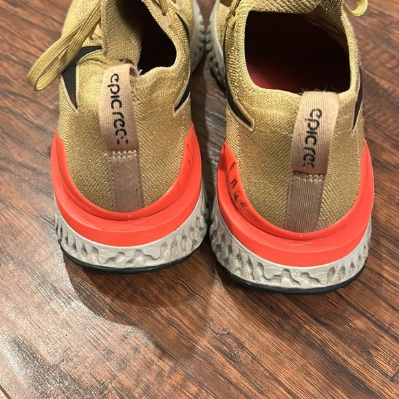 Nike epic react flyknit 2 running shoes size 9 - Picture 3 of 3